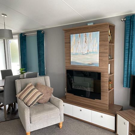 6 Berth Comfy Homely Caravan, Dog Friendly Belton with Browston Buitenkant foto
