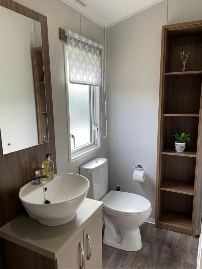 6 Berth Comfy Homely Caravan, Dog Friendly Belton with Browston Buitenkant foto