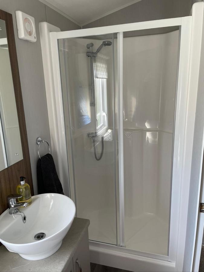 6 Berth Comfy Homely Caravan, Dog Friendly Belton with Browston Buitenkant foto