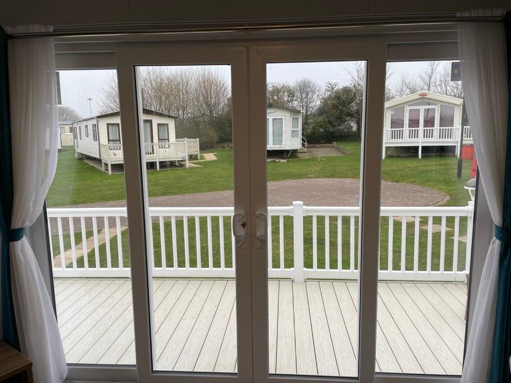 6 Berth Comfy Homely Caravan, Dog Friendly Belton with Browston Buitenkant foto