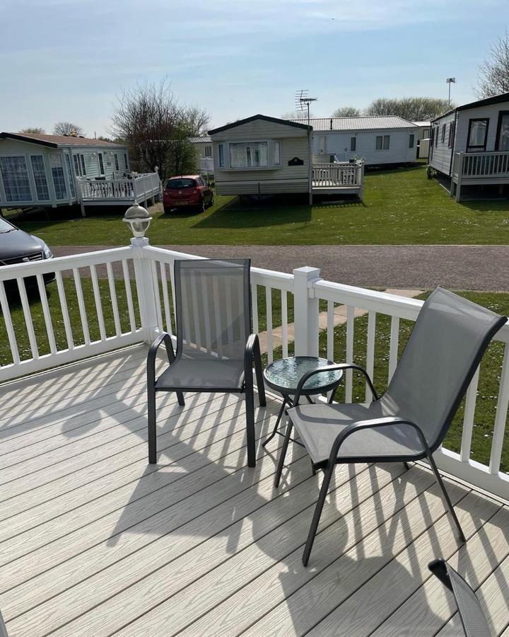 6 Berth Comfy Homely Caravan, Dog Friendly Belton with Browston Buitenkant foto