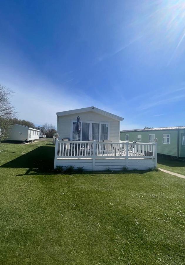 6 Berth Comfy Homely Caravan, Dog Friendly Belton with Browston Buitenkant foto