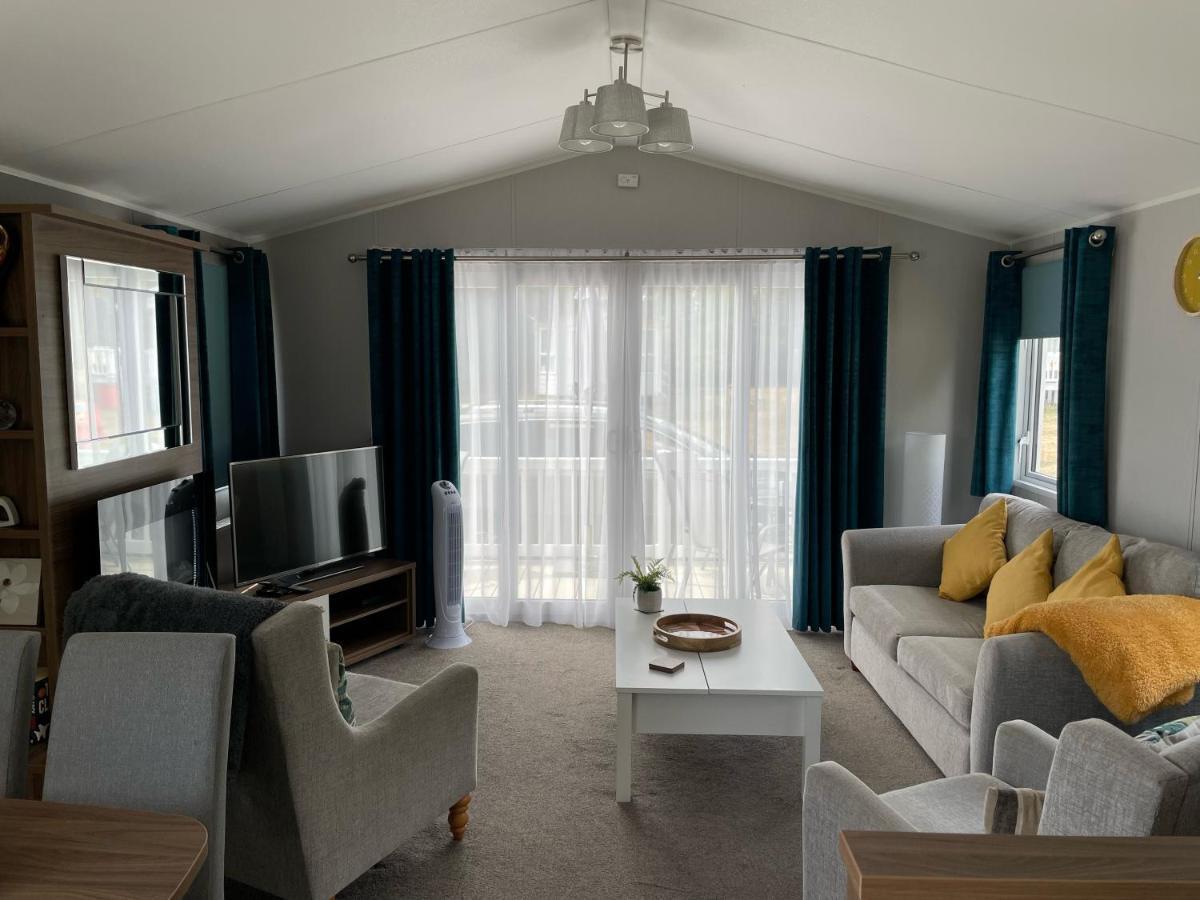 6 Berth Comfy Homely Caravan, Dog Friendly Belton with Browston Buitenkant foto