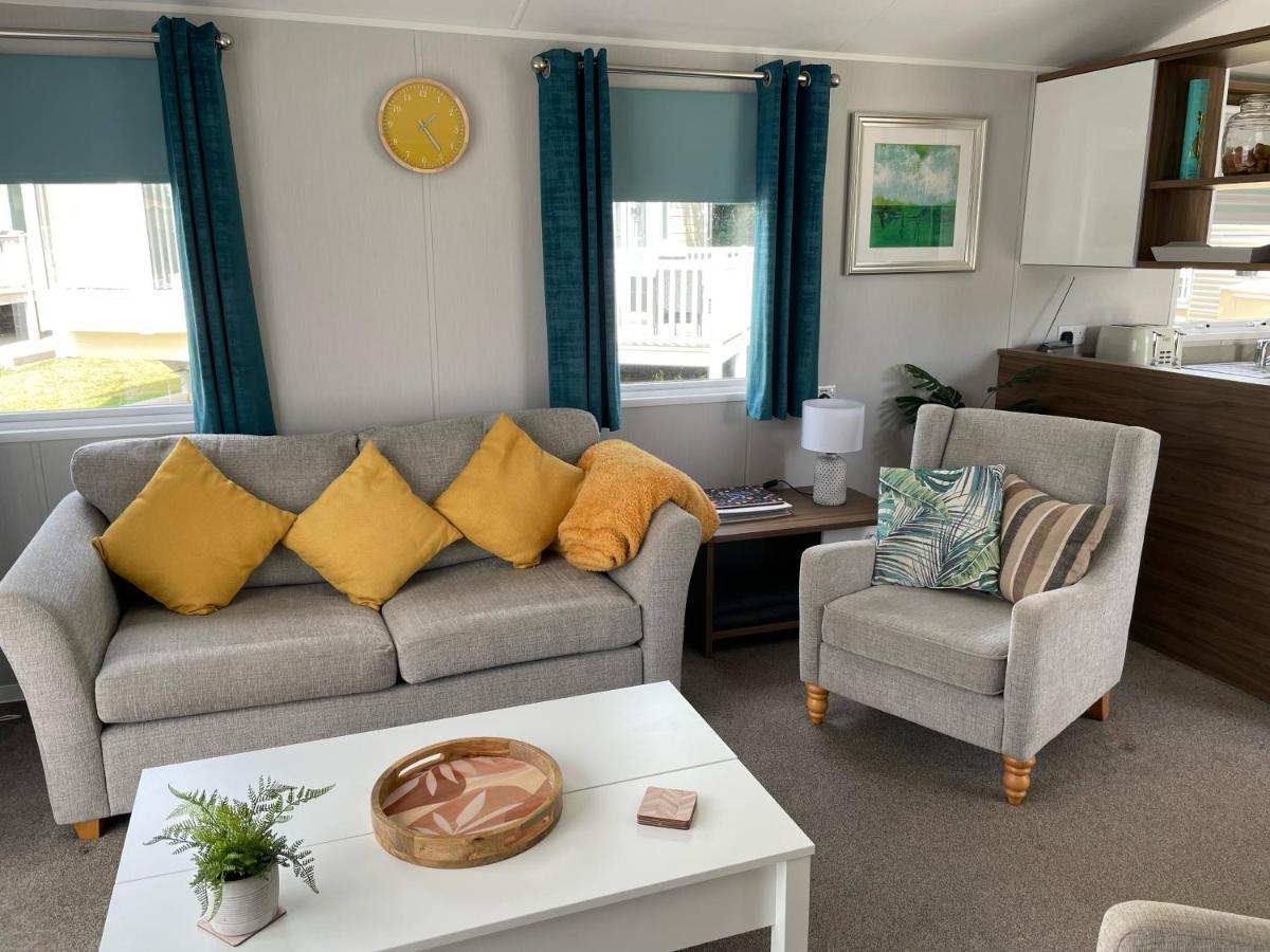6 Berth Comfy Homely Caravan, Dog Friendly Belton with Browston Buitenkant foto