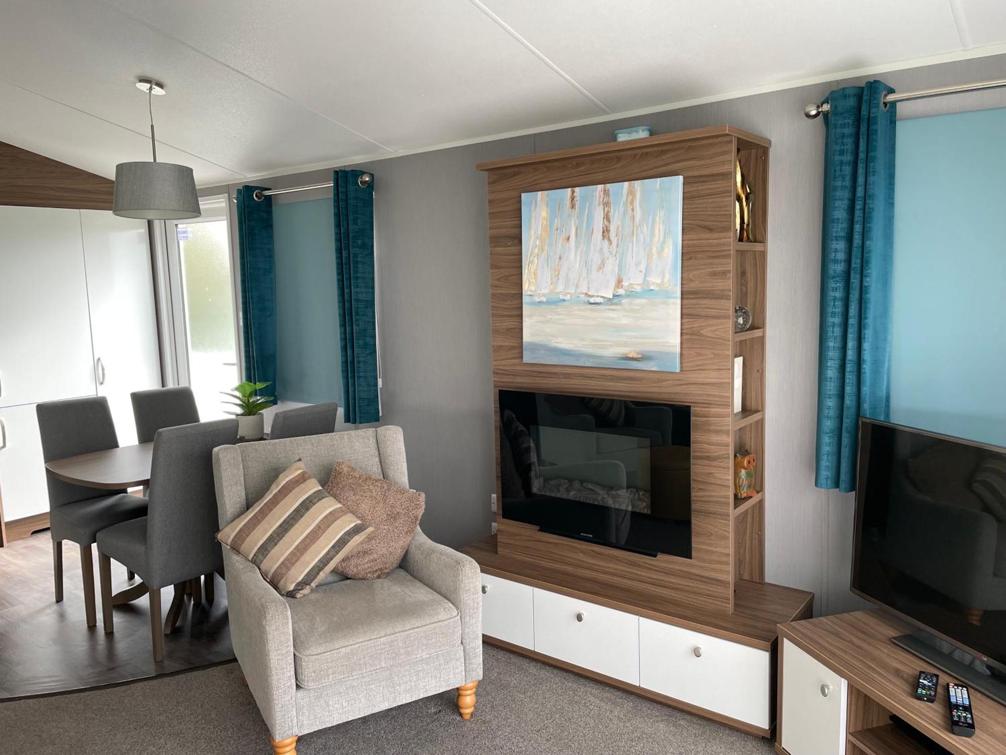 6 Berth Comfy Homely Caravan, Dog Friendly Belton with Browston Buitenkant foto